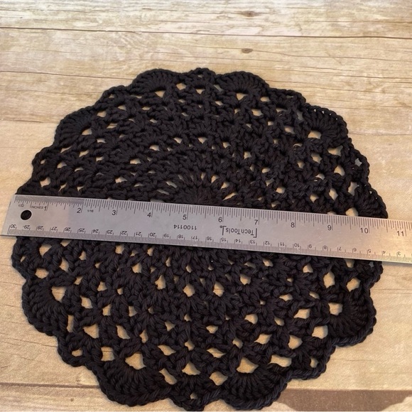 🎃HP🎃Black Scalloped Edges Crochet Doily 10 1/2 Inches Halloween Decor - Picture 3 of 3